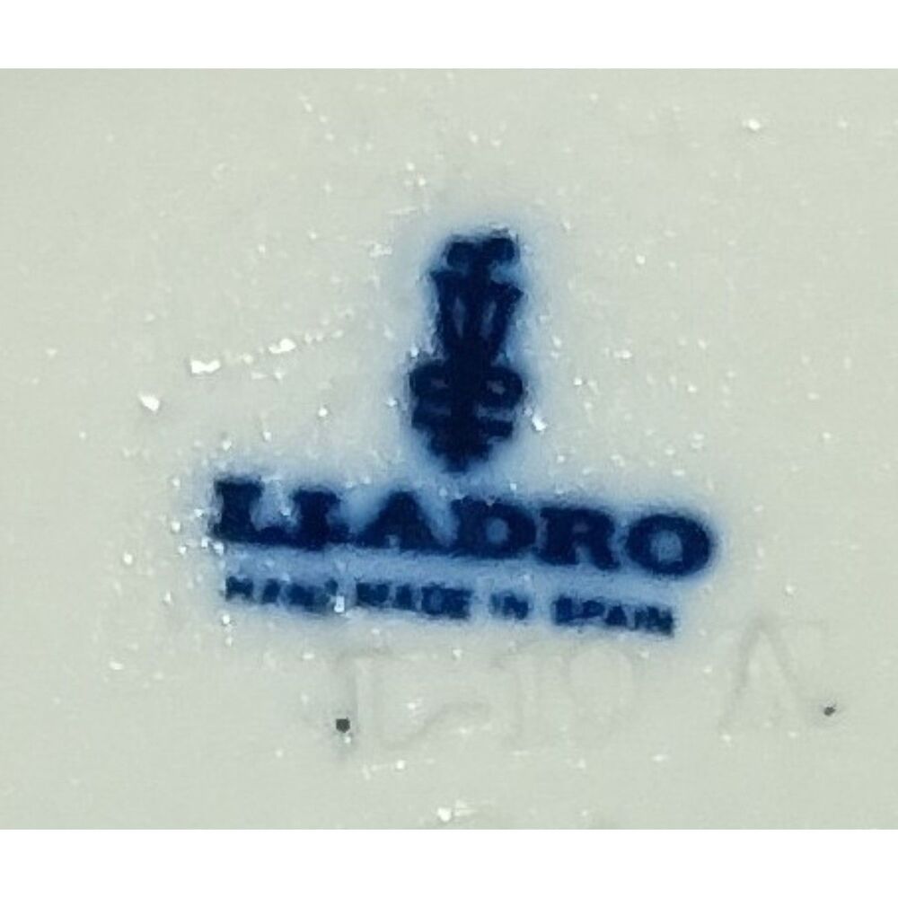 LLADRO Vintage/Rare-Little Green Grocer-Girl resting on vegetable basket glazed - Picture 8 of 8